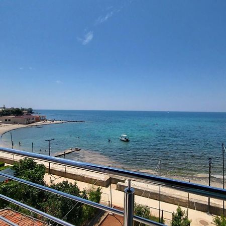 אומאג Apartman Dora With Sea View And Terrace מראה חיצוני תמונה