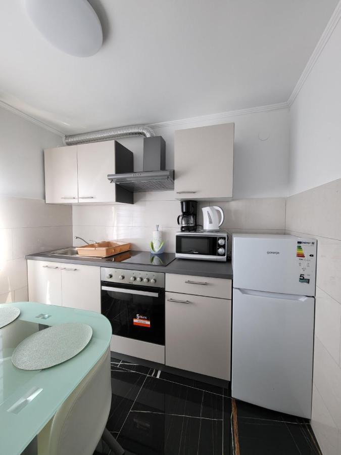 אומאג Apartman Dora With Sea View And Terrace מראה חיצוני תמונה