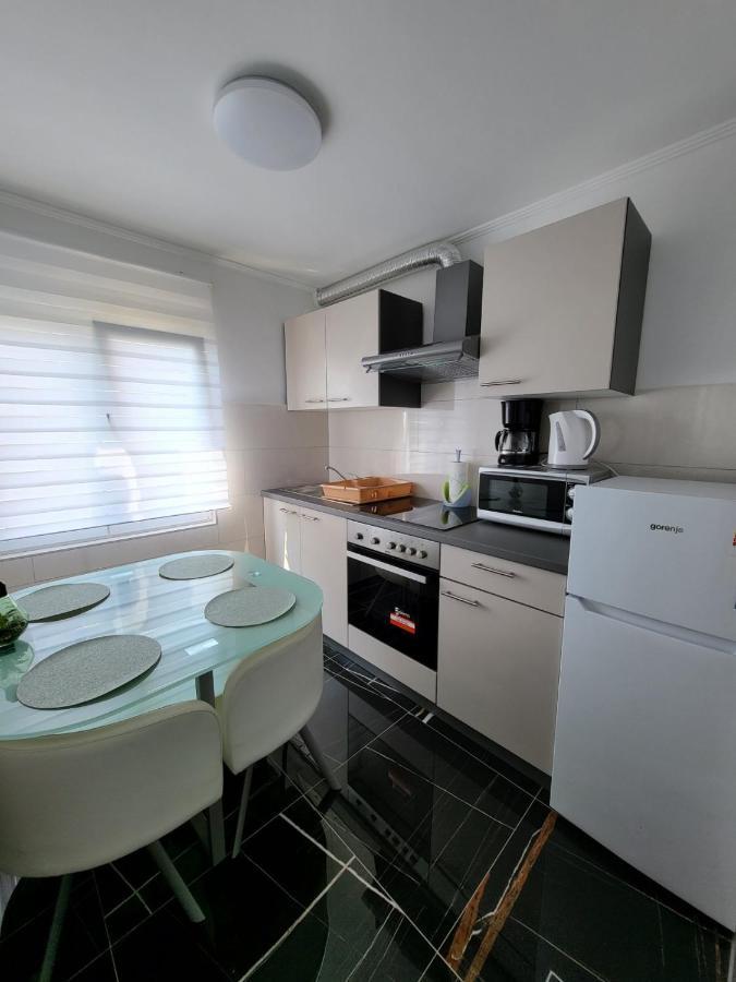 אומאג Apartman Dora With Sea View And Terrace מראה חיצוני תמונה