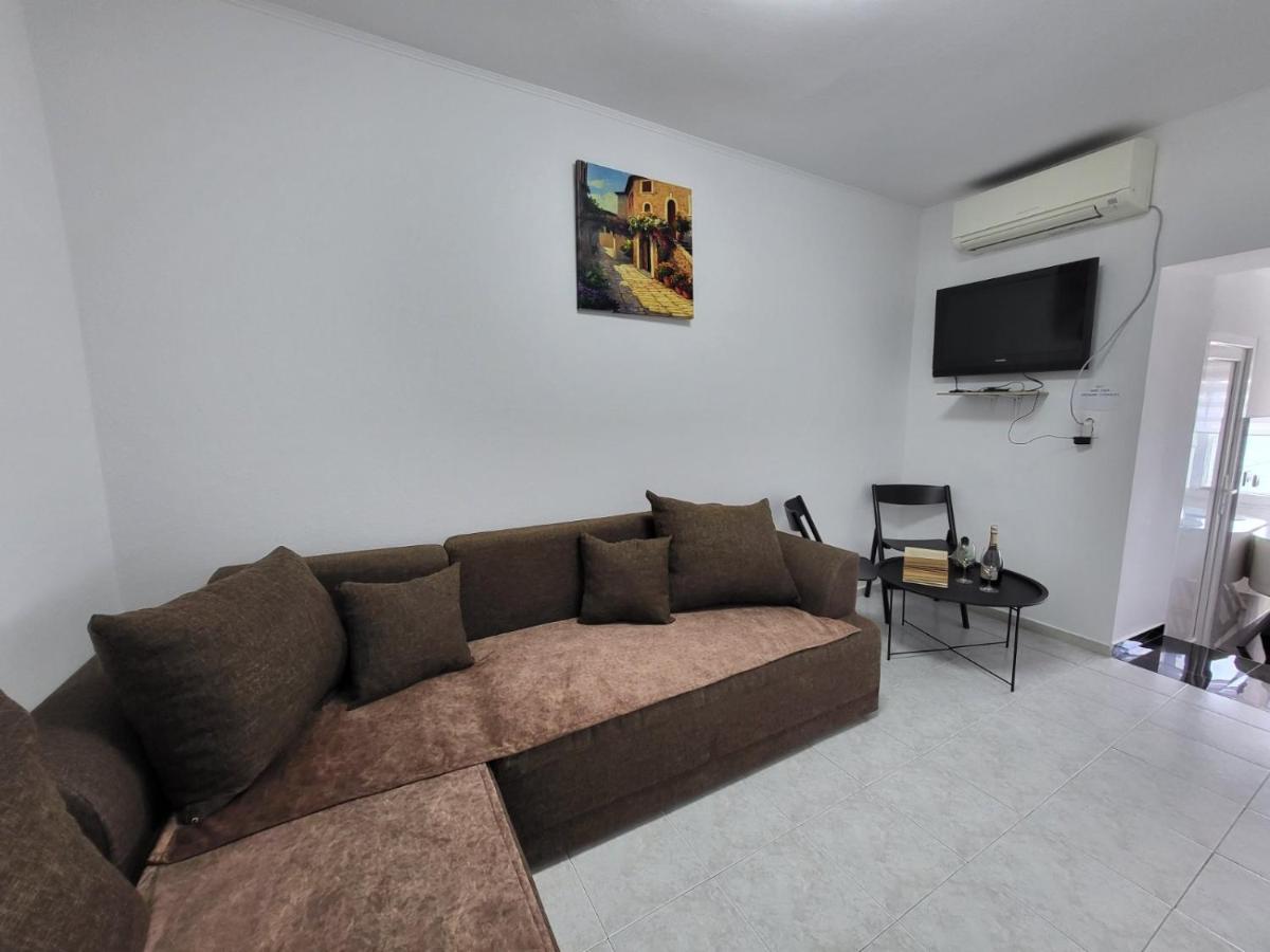 אומאג Apartman Dora With Sea View And Terrace מראה חיצוני תמונה
