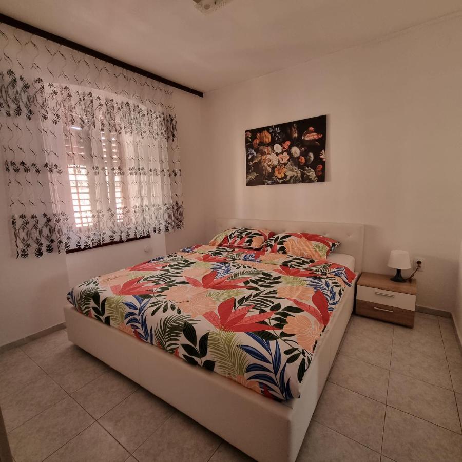 אומאג Apartman Dora With Sea View And Terrace מראה חיצוני תמונה