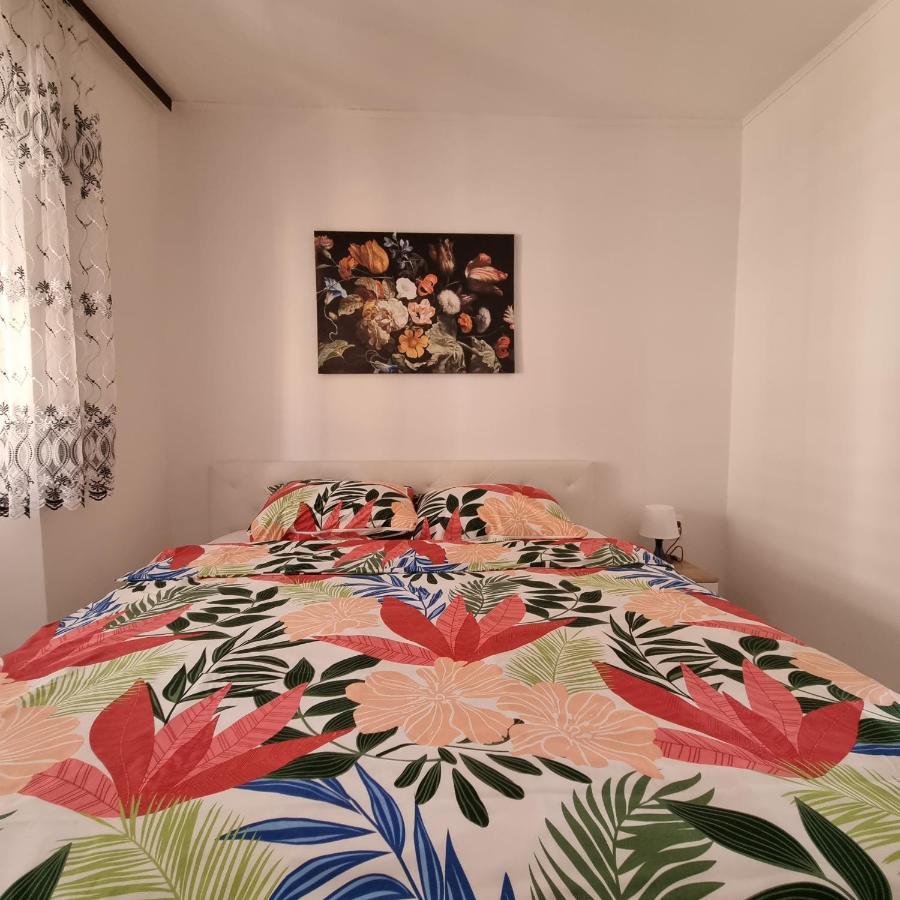 אומאג Apartman Dora With Sea View And Terrace מראה חיצוני תמונה