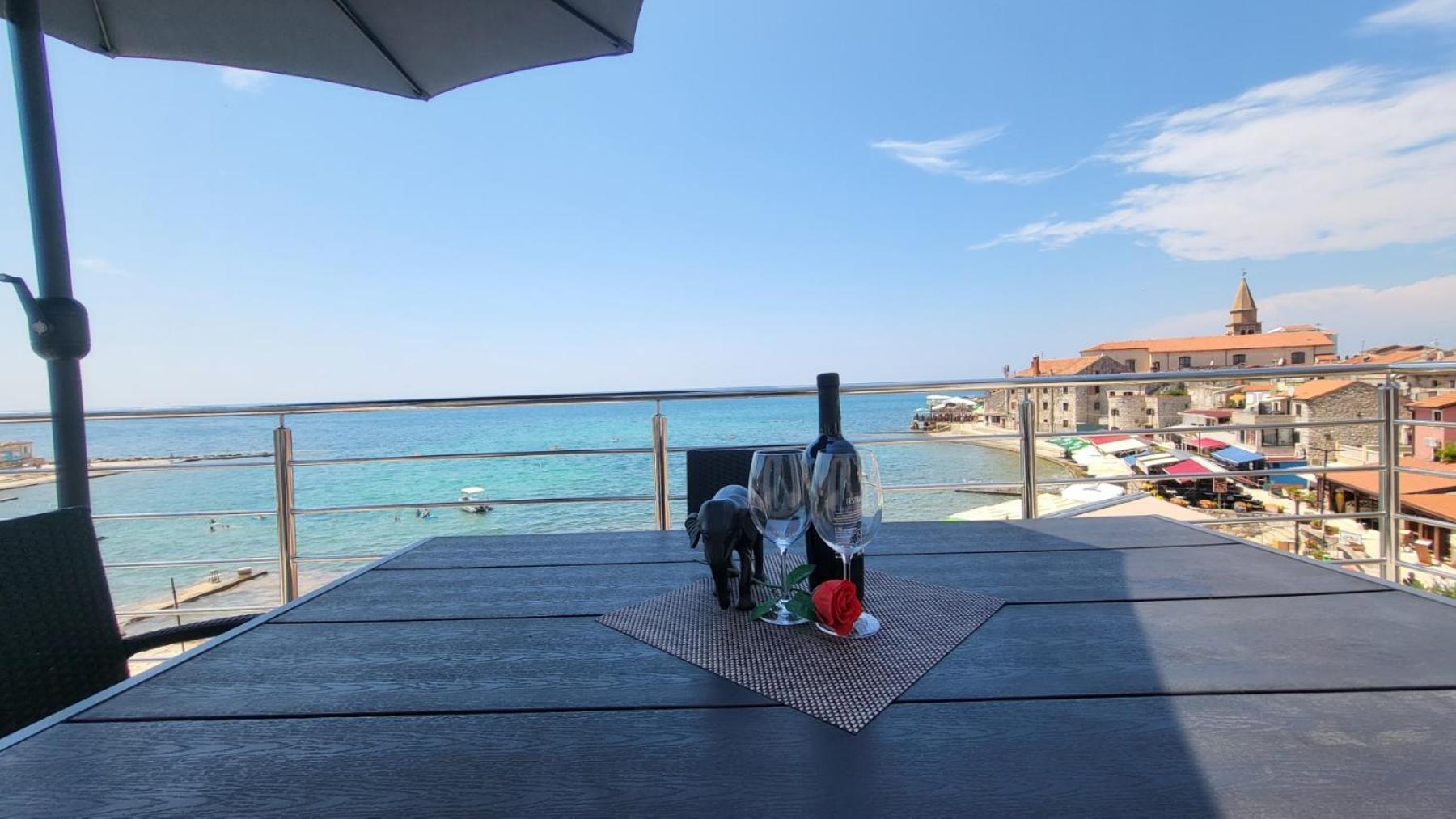 אומאג Apartman Dora With Sea View And Terrace מראה חיצוני תמונה