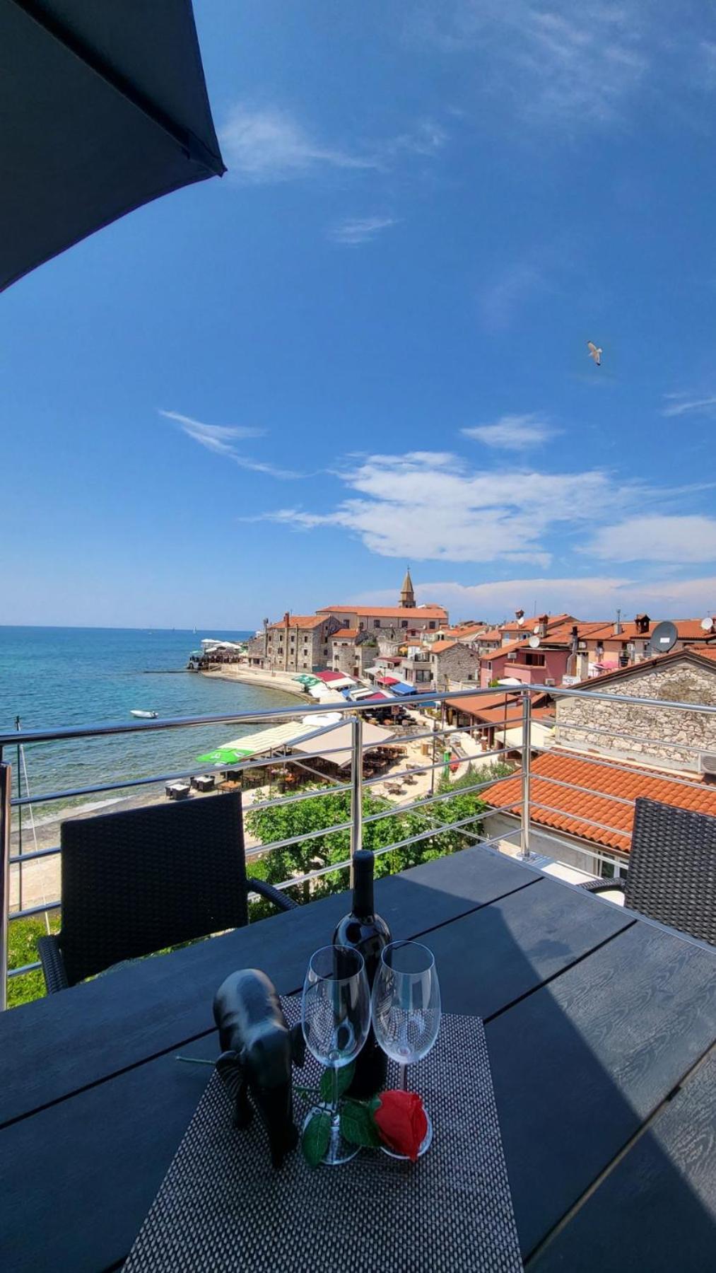 אומאג Apartman Dora With Sea View And Terrace מראה חיצוני תמונה