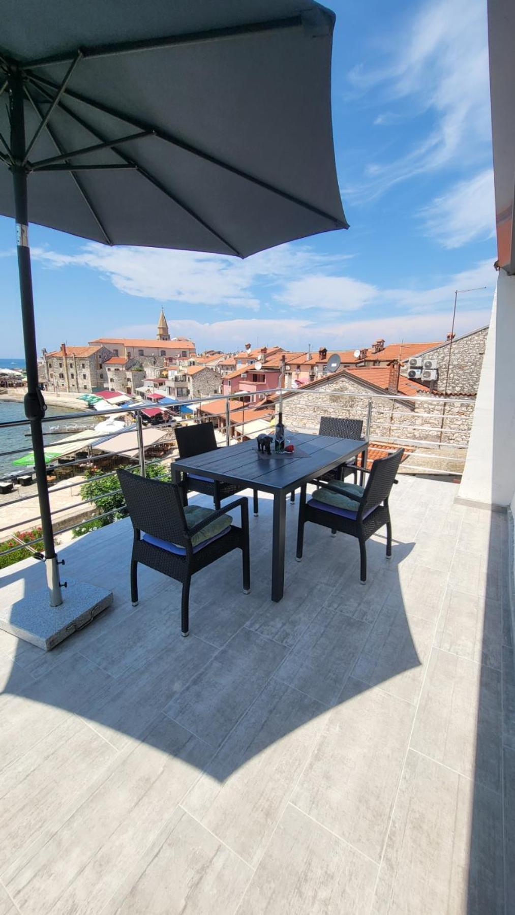אומאג Apartman Dora With Sea View And Terrace מראה חיצוני תמונה