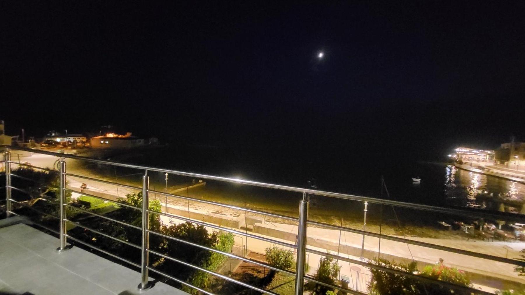 אומאג Apartman Dora With Sea View And Terrace מראה חיצוני תמונה